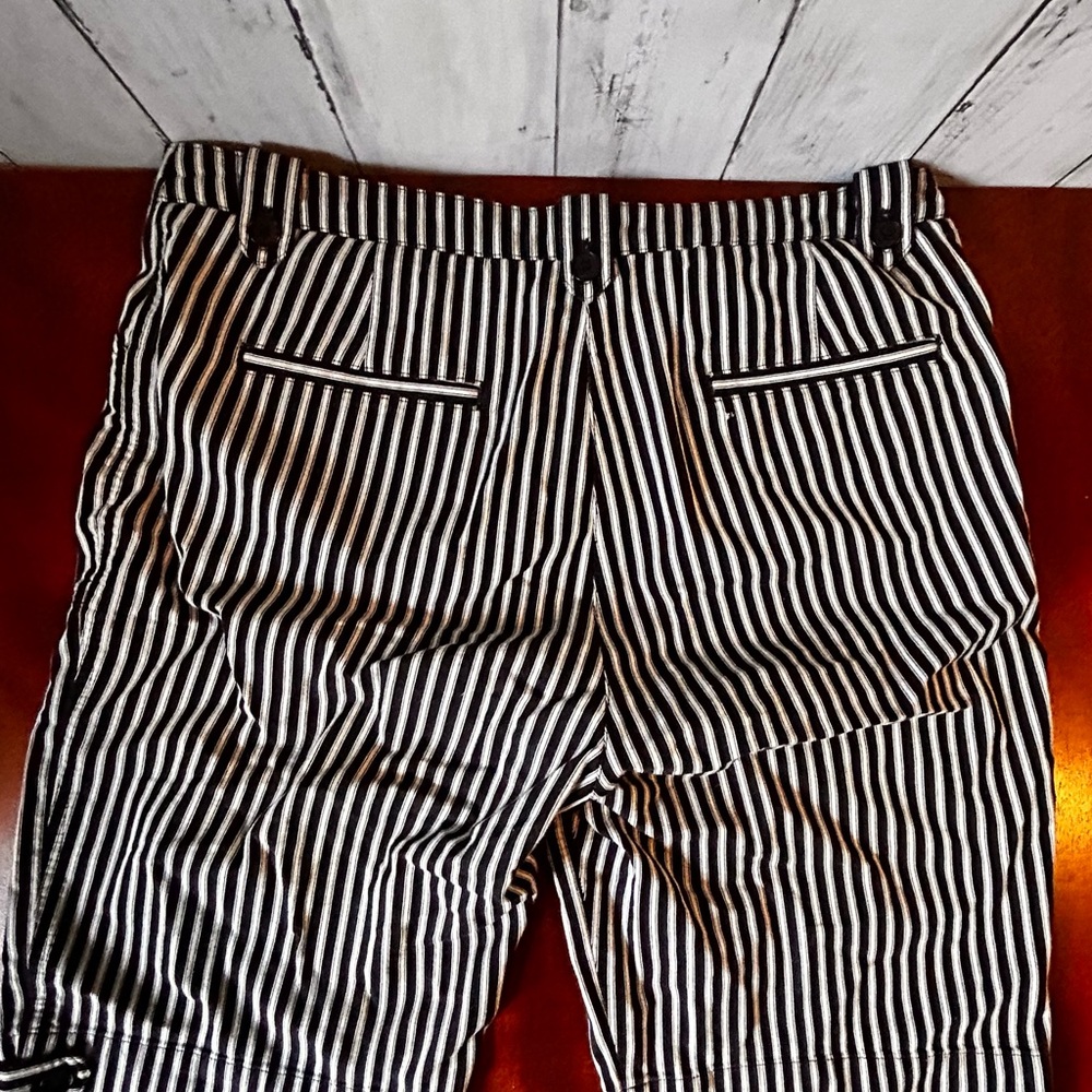 JONES NEW YORK SPORT | Bermuda Shorts B&W Stripes - Picture 6 of 7